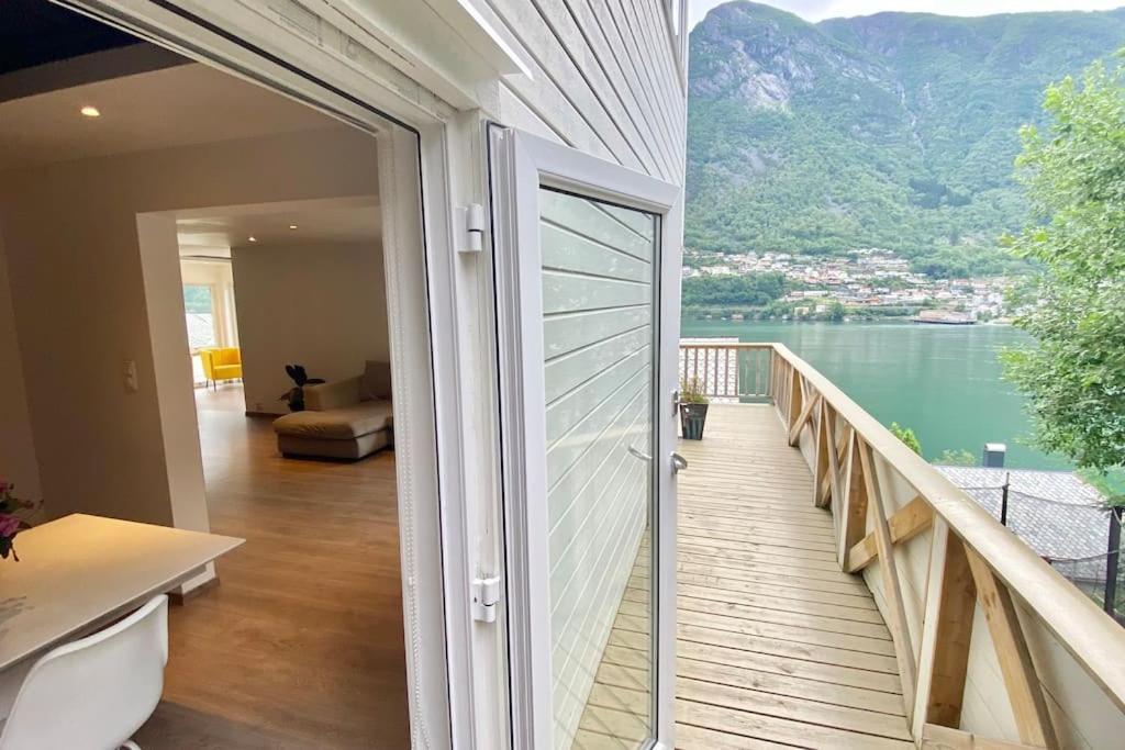 オッダ Fjordside Panorama House Trolltungaヴィラ エクステリア 写真
